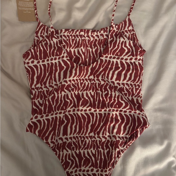 Makenna one piece in miter - Picture 3 of 3